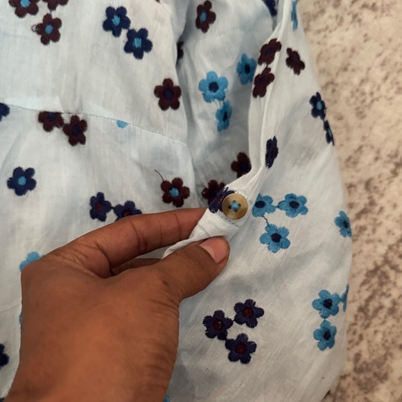 MAEVE by ANTHROPOLOGIE Embroidered Buttondown Blouse
Floral Patterned size XS - Picture 9 of 12